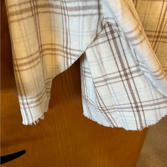 Plaid Beige Women's lightweight shacket - Picture 6 of 6